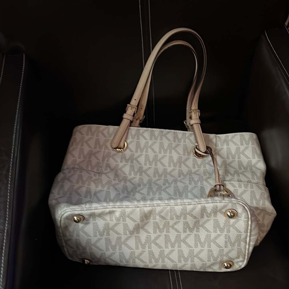 White logo Michael Kors